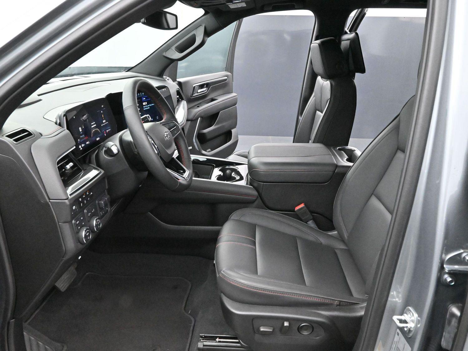 2025 Chevrolet Suburban RST photo 12