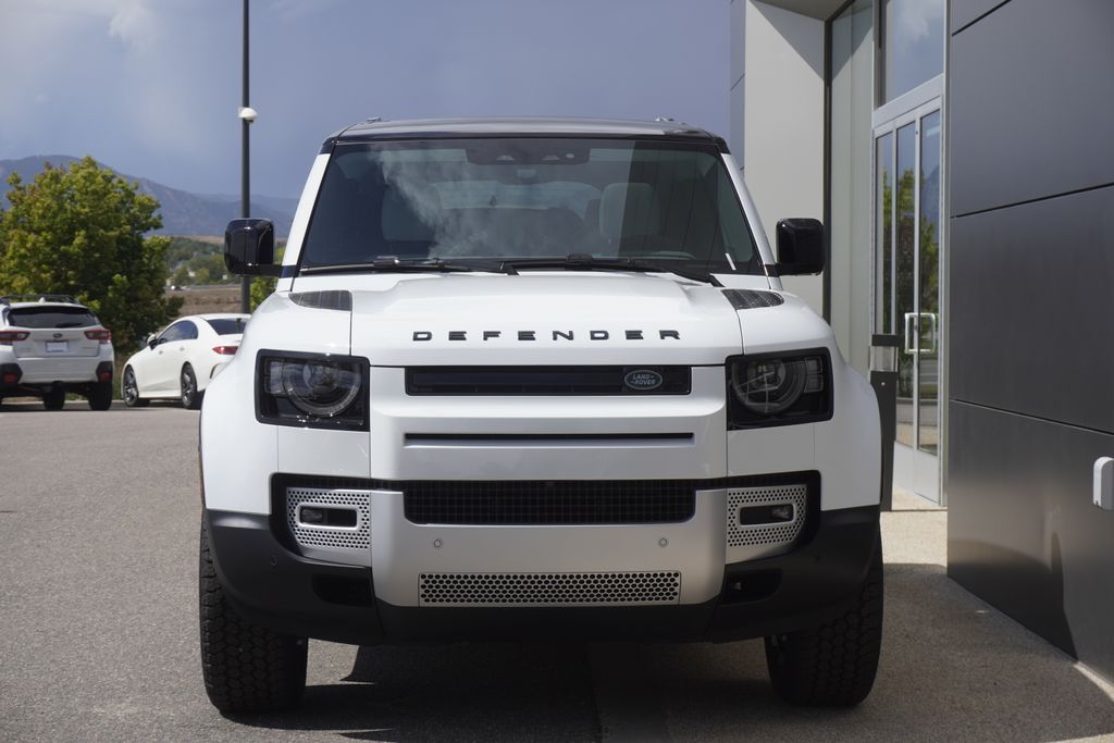 2025 Land Rover Defender 110 S photo 5