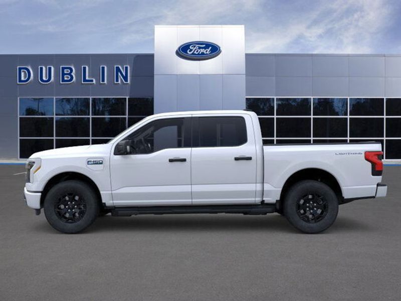 2025 Ford F-150 Lightning XLT photo 3