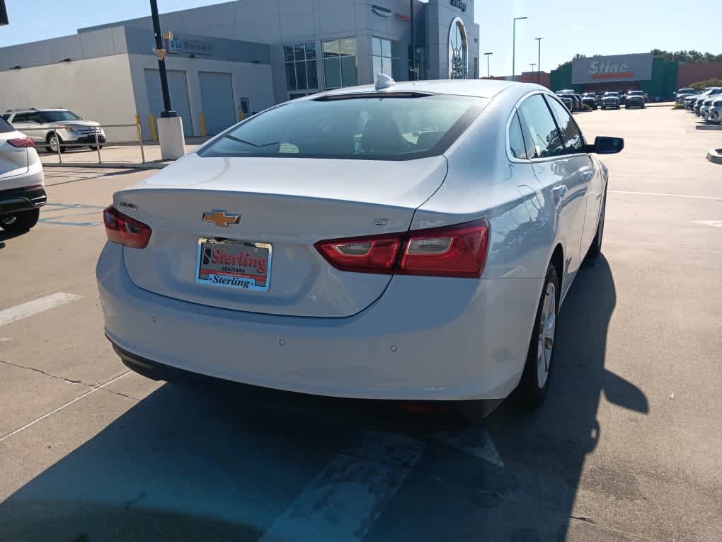 2024 Chevrolet Malibu 1LT photo 2