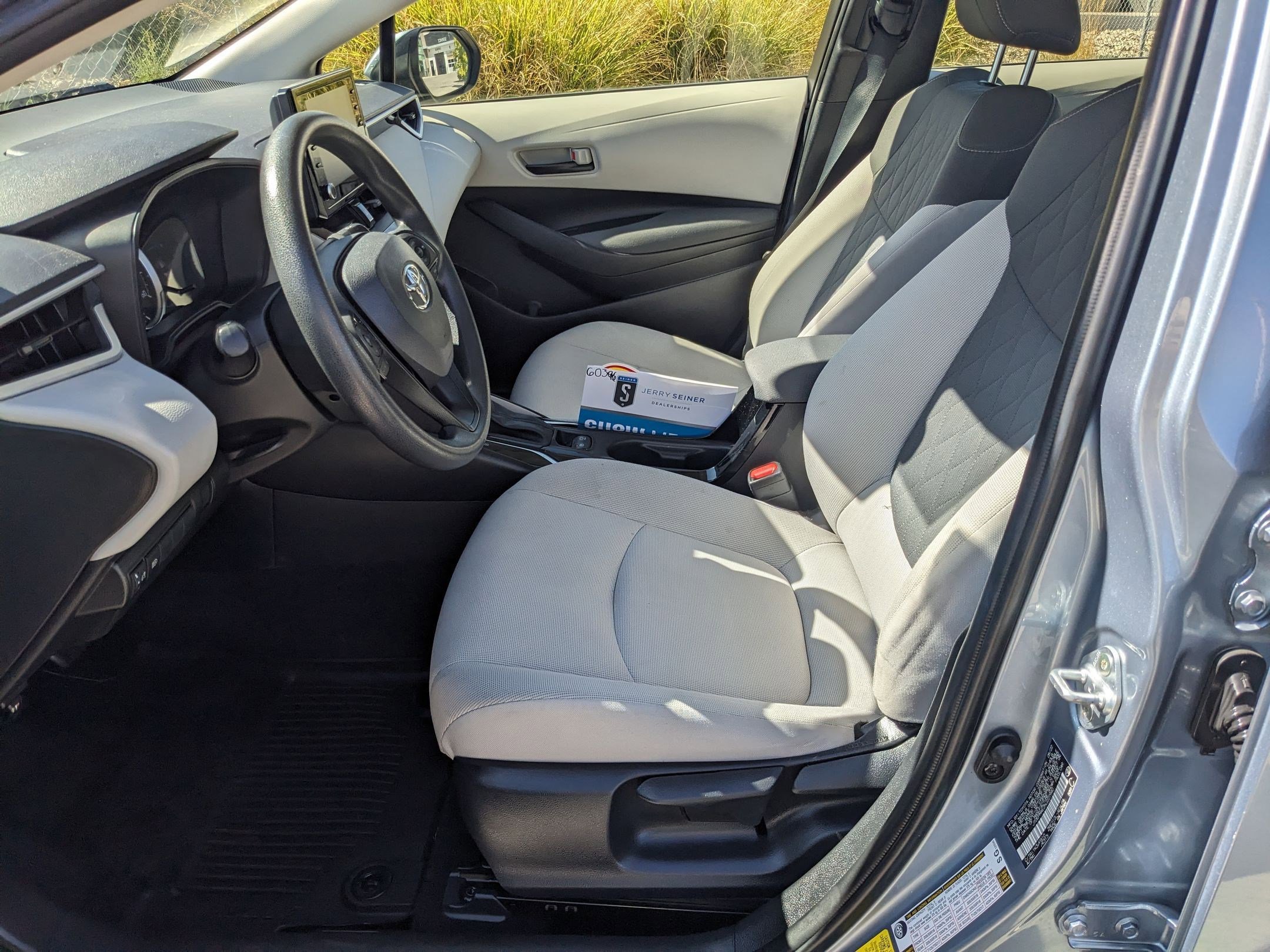 2022 Toyota Corolla LE photo 15
