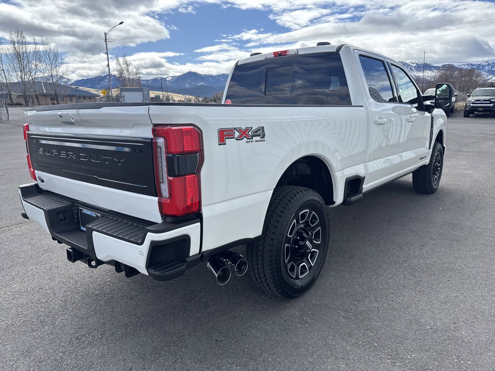 2025 Ford F-250 Platinum photo 4