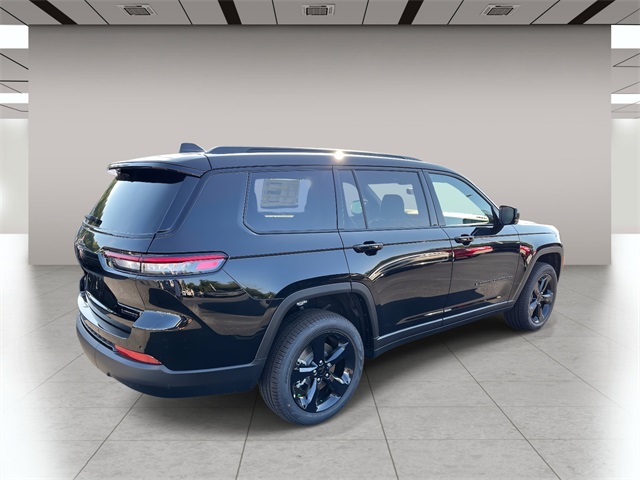 2025 Jeep Grand Cherokee Limited photo 3