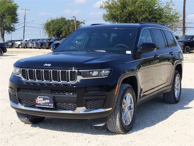 2025 Jeep Grand Cherokee Laredo Altitude photo 4