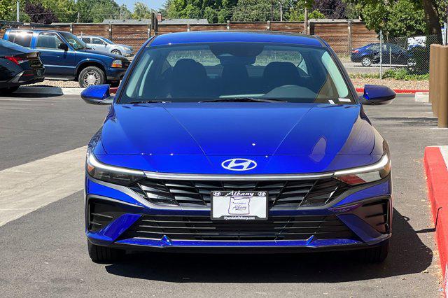 2025 Hyundai Elantra SE photo 3