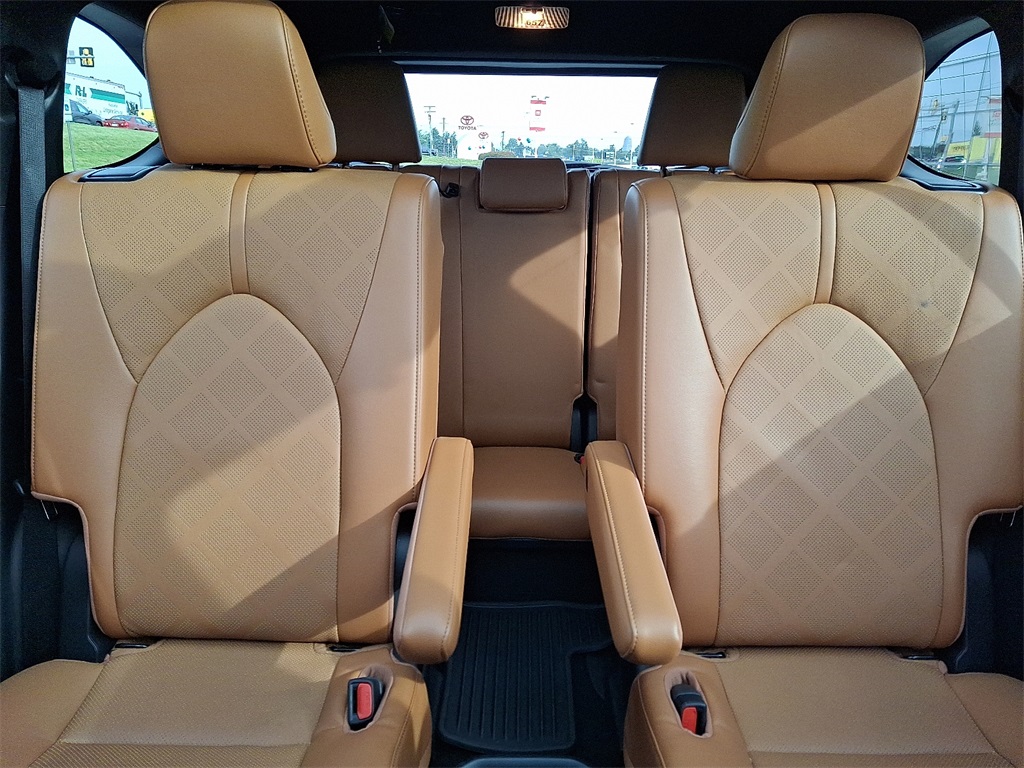 2023 Toyota Highlander Platinum photo 18