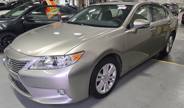 2015 Lexus ES 350's photo