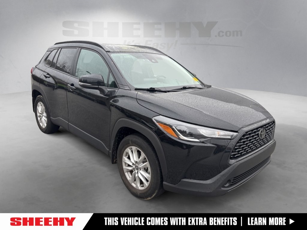 2022 Toyota Corolla Cross LE's photo