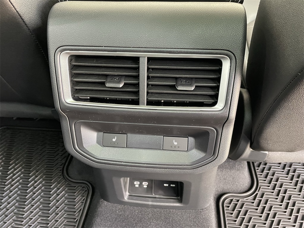 2025 Volkswagen Atlas Cross Sport SEL R-Line photo 33