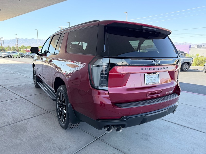 2025 Chevrolet Suburban RST photo 4