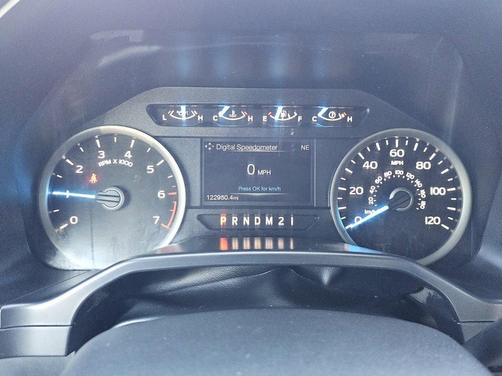 2015 Ford F-150 XLT photo 28
