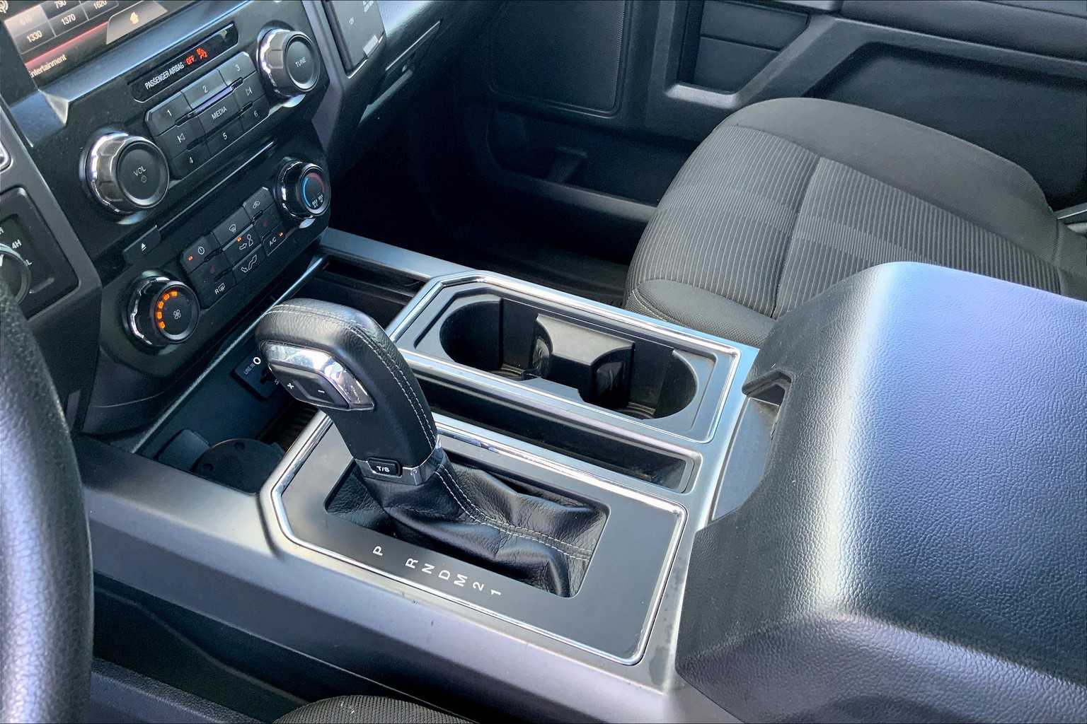 2015 Ford F-150 XLT photo 16