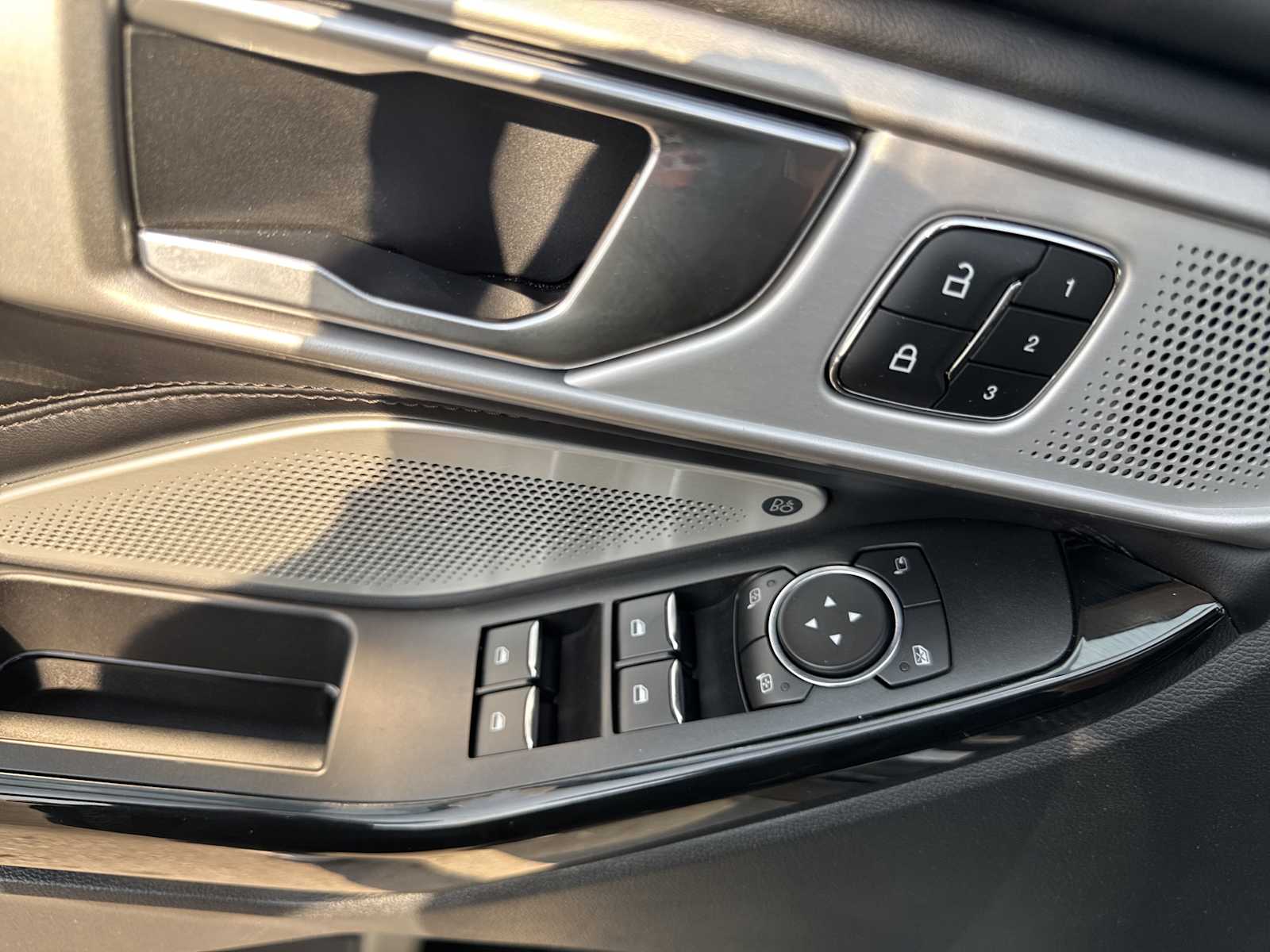2022 Ford Explorer Platinum photo 24