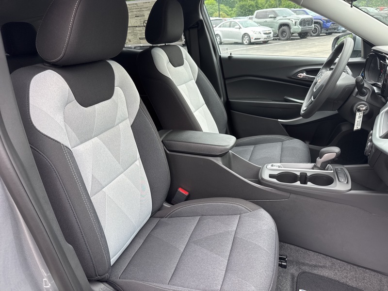 2025 Chevrolet Trax LS photo 34