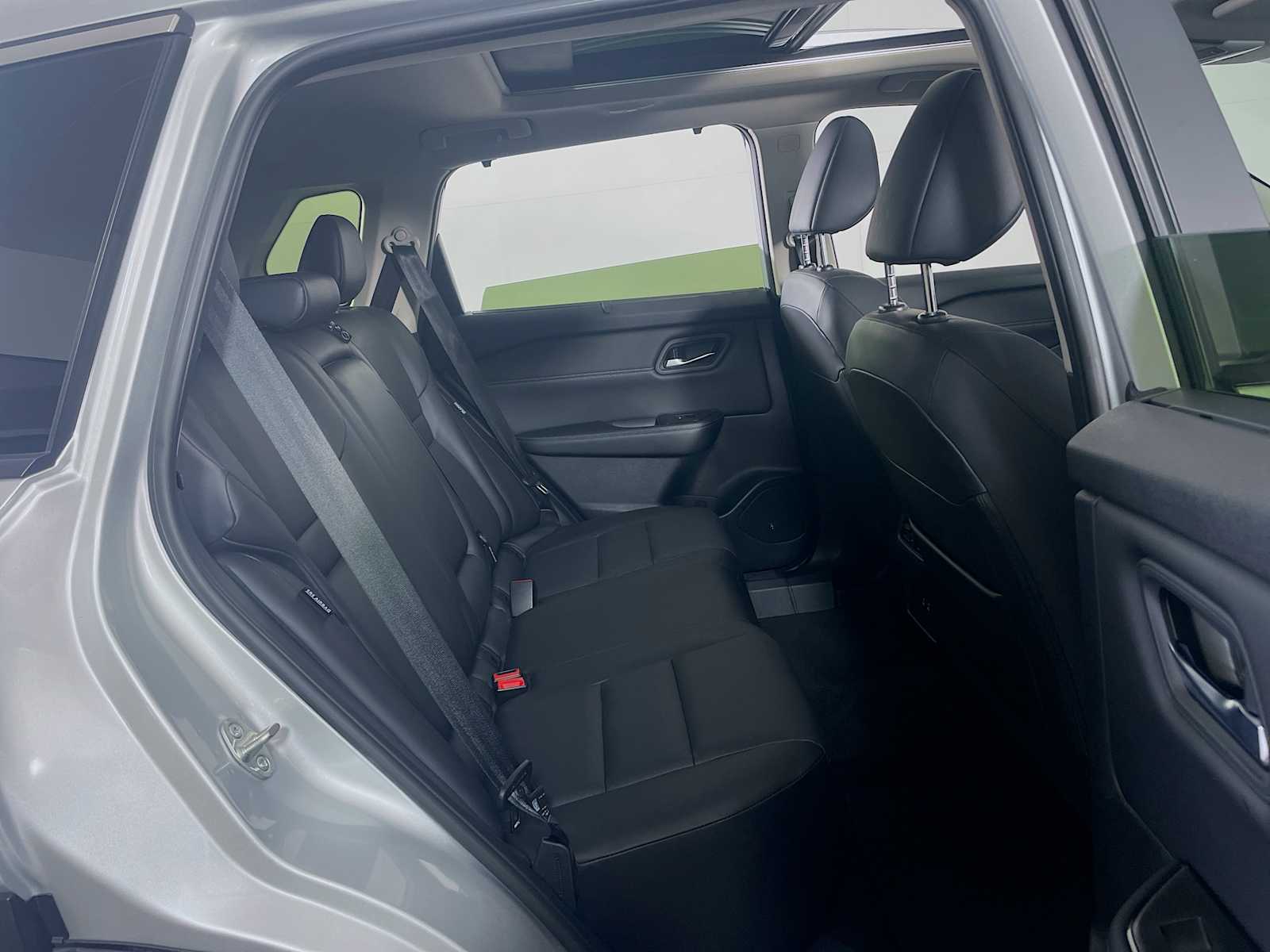 2024 Nissan Rogue SV photo 25