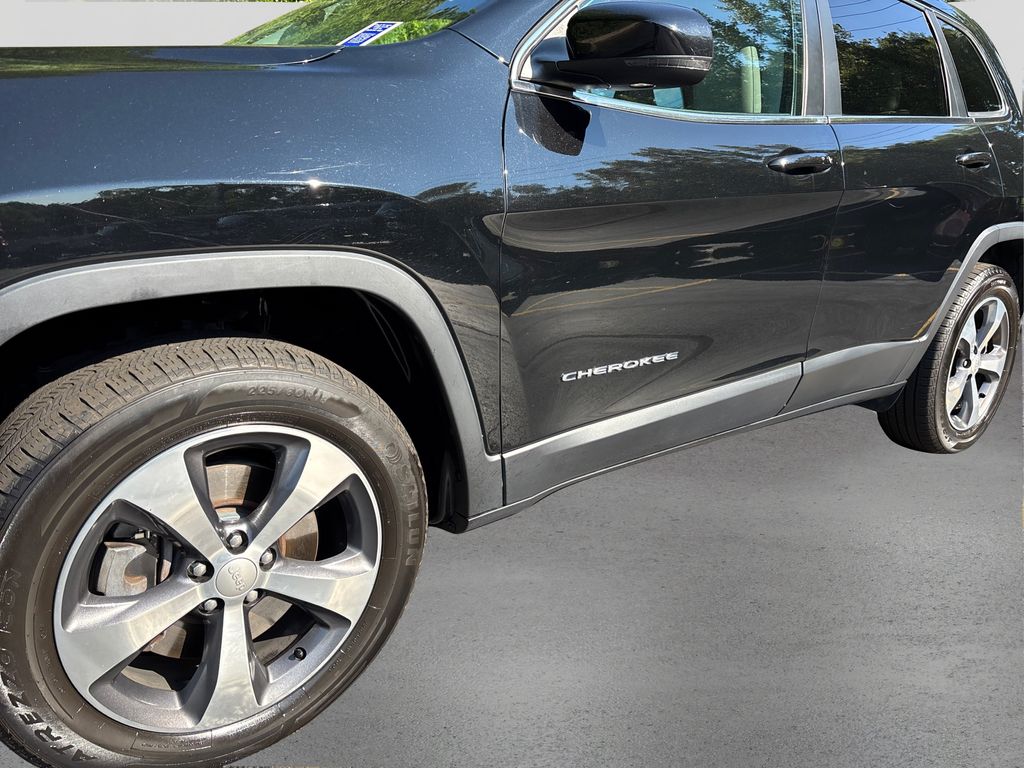 2019 Jeep Cherokee Limited photo 9