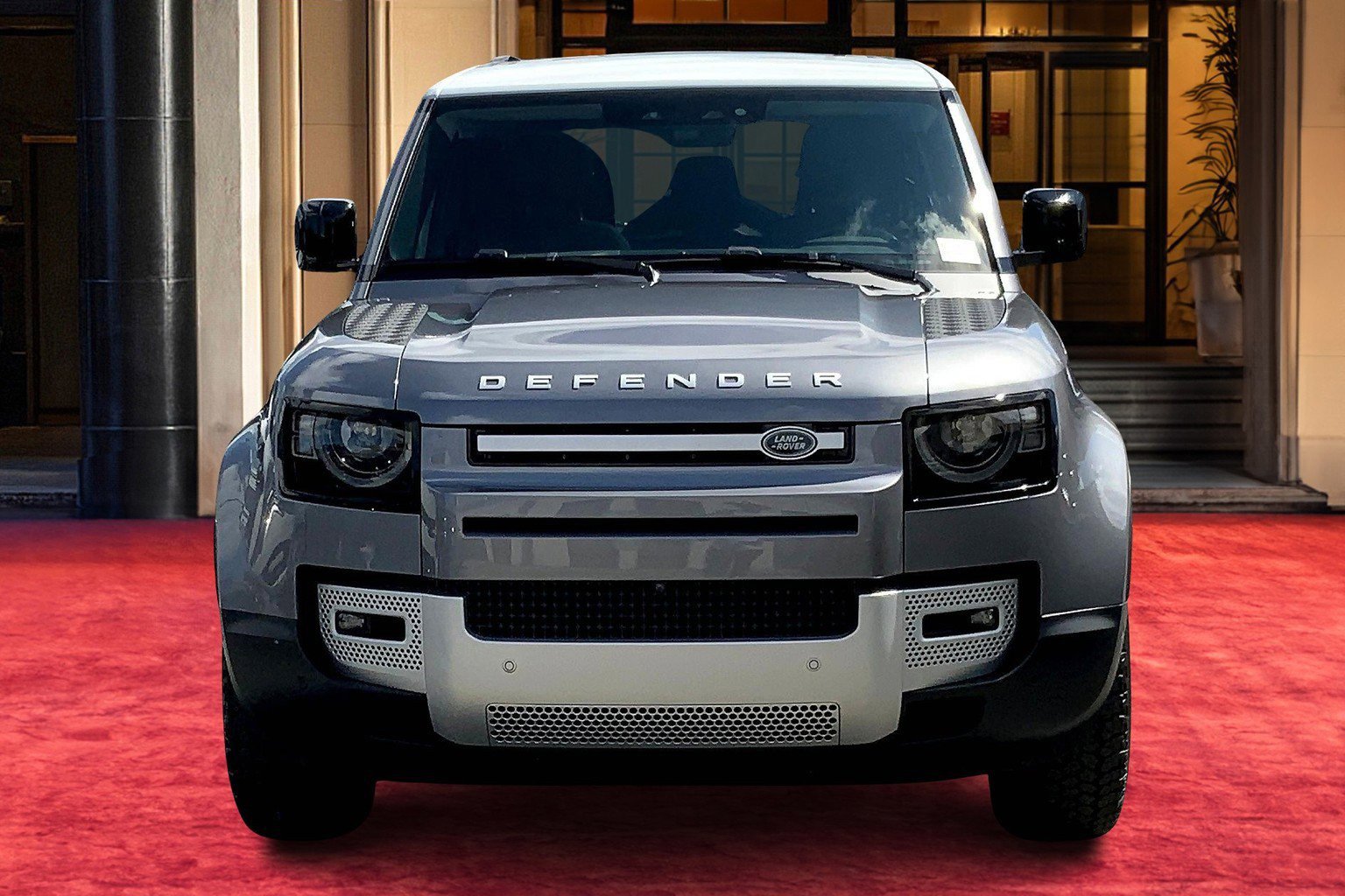 2024 Land Rover Defender S photo 3