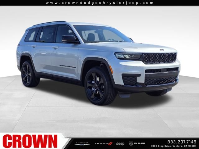 2025 Jeep Grand Cherokee Laredo Altitude photo 3