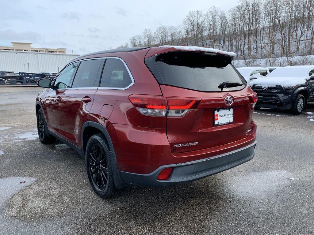2019 Toyota Highlander SE photo 2