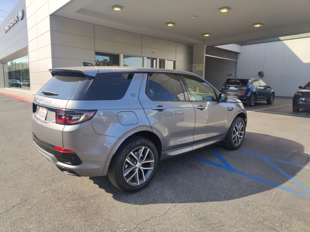 2025 Land Rover Discovery Sport S photo 3