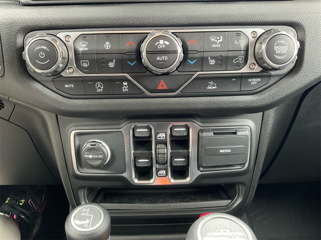 2025 Jeep Gladiator Sport S photo 18
