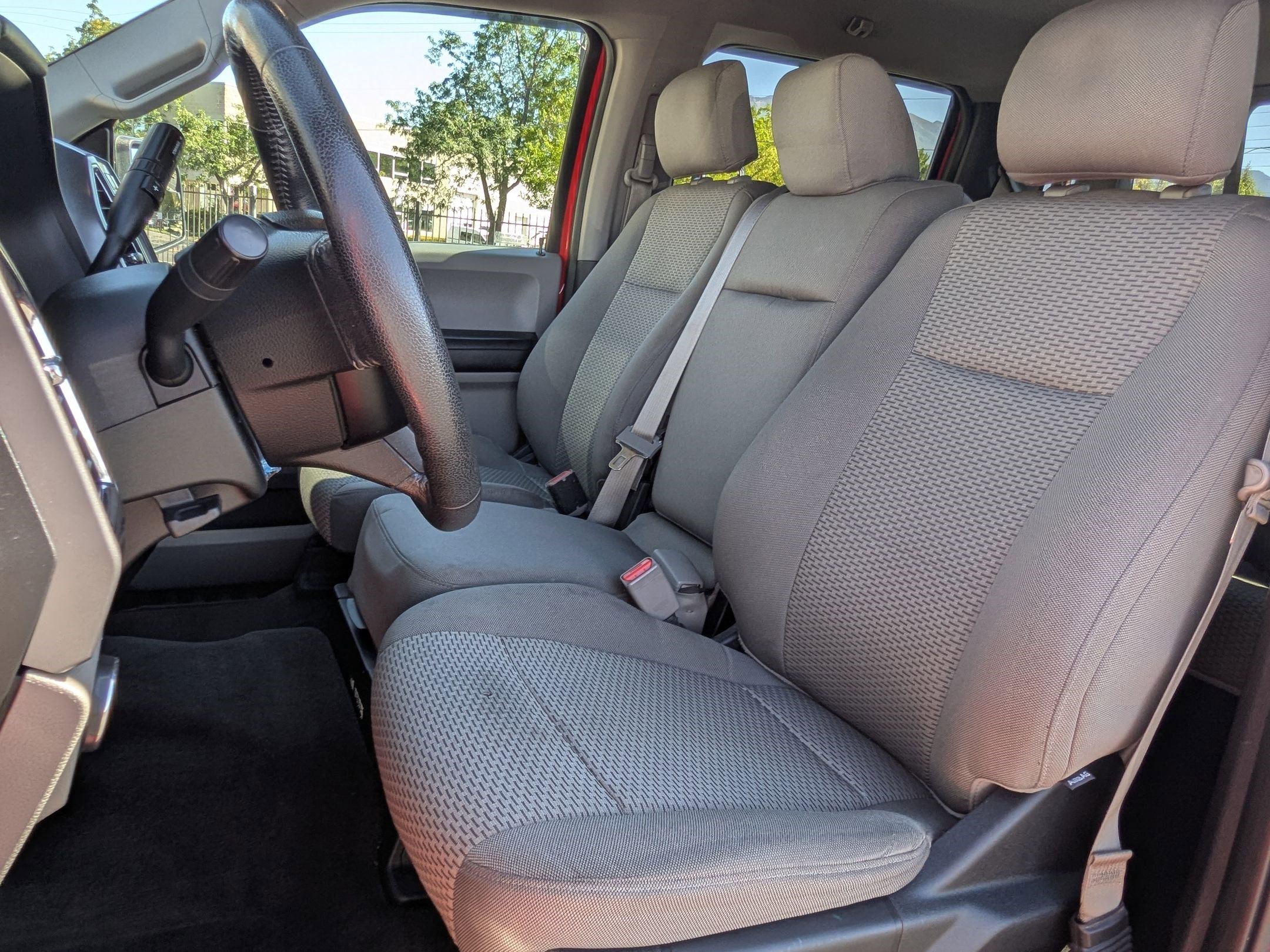 2015 Ford F-150 XLT photo 26