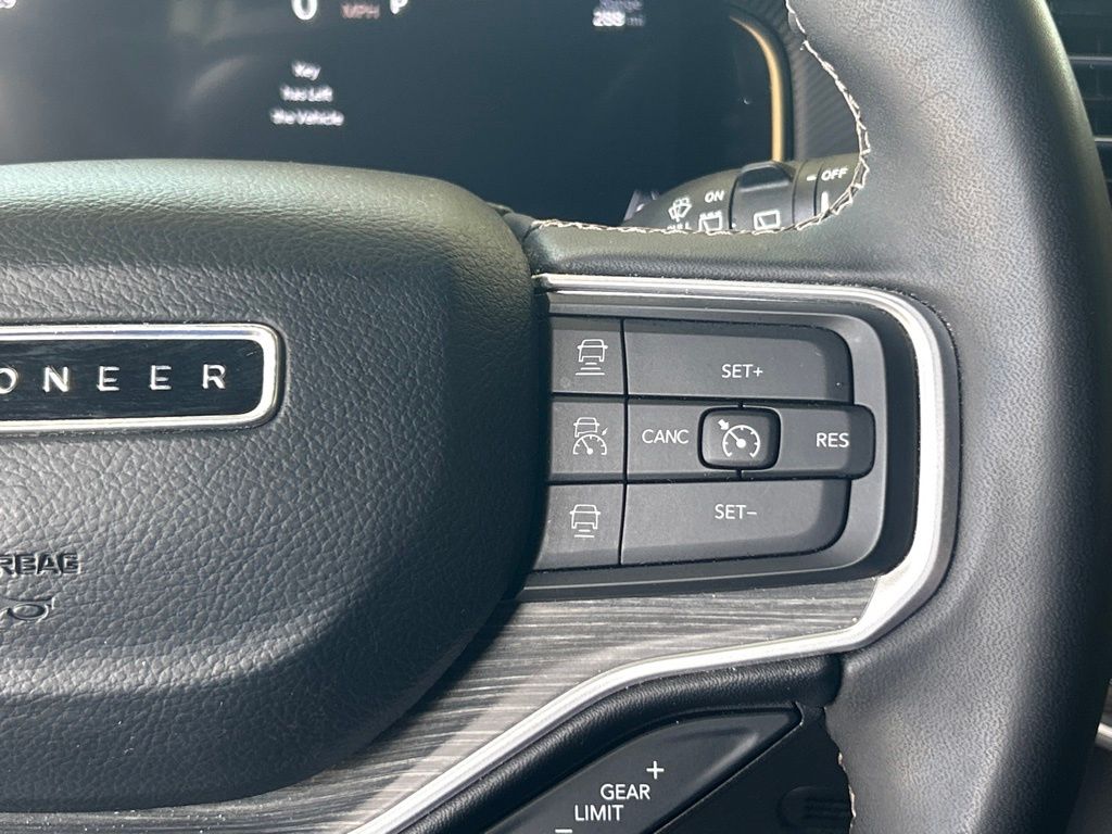 2024 Jeep Wagoneer L Series II photo 30