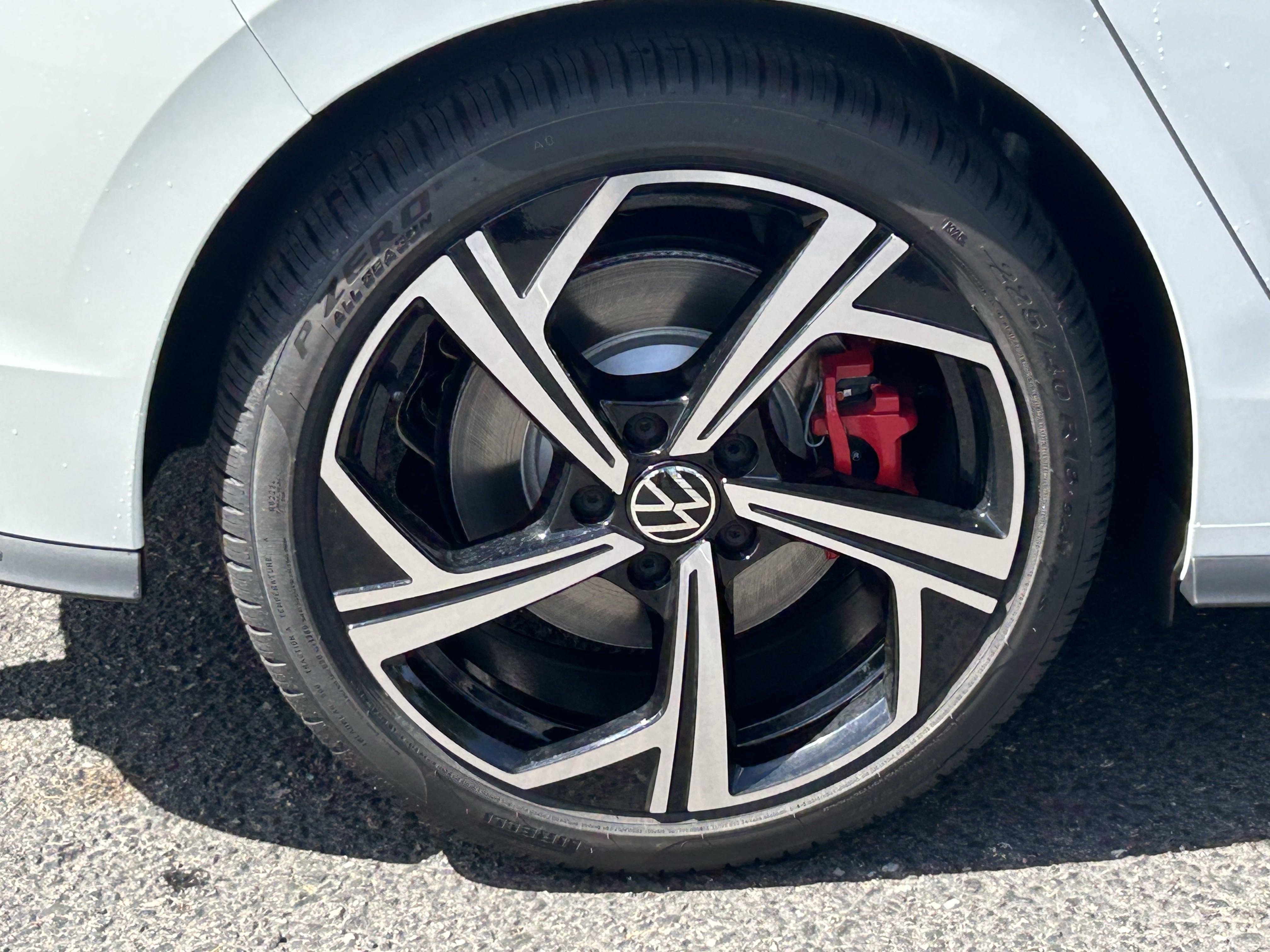 2025 Volkswagen Golf GTI SE photo 2