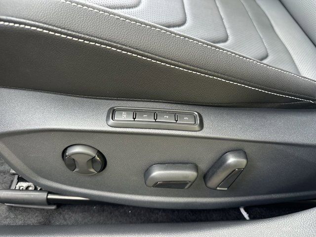 2025 Volkswagen Jetta 1.5T SEL photo 4