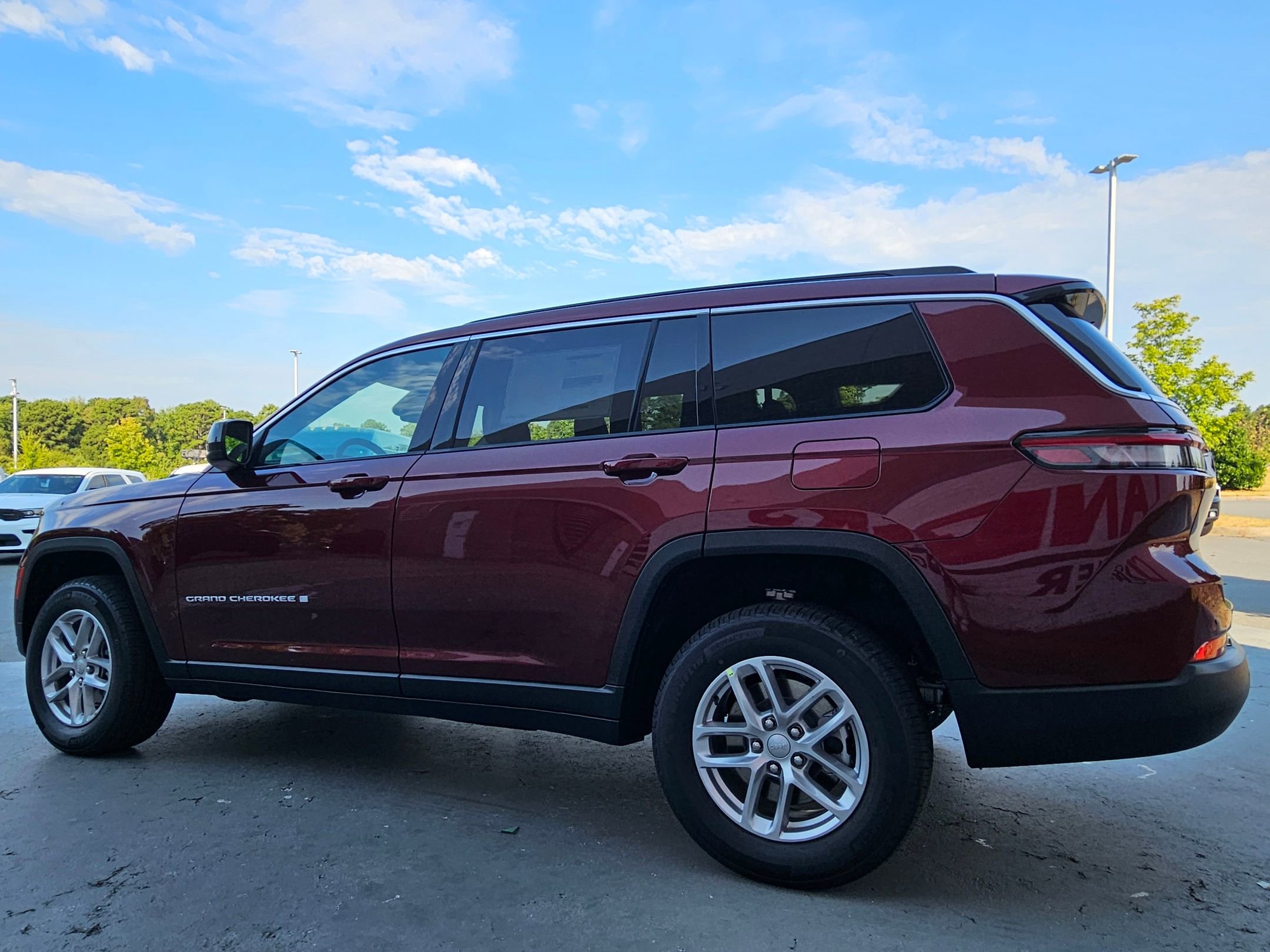2025 Jeep Grand Cherokee Laredo Altitude photo 5