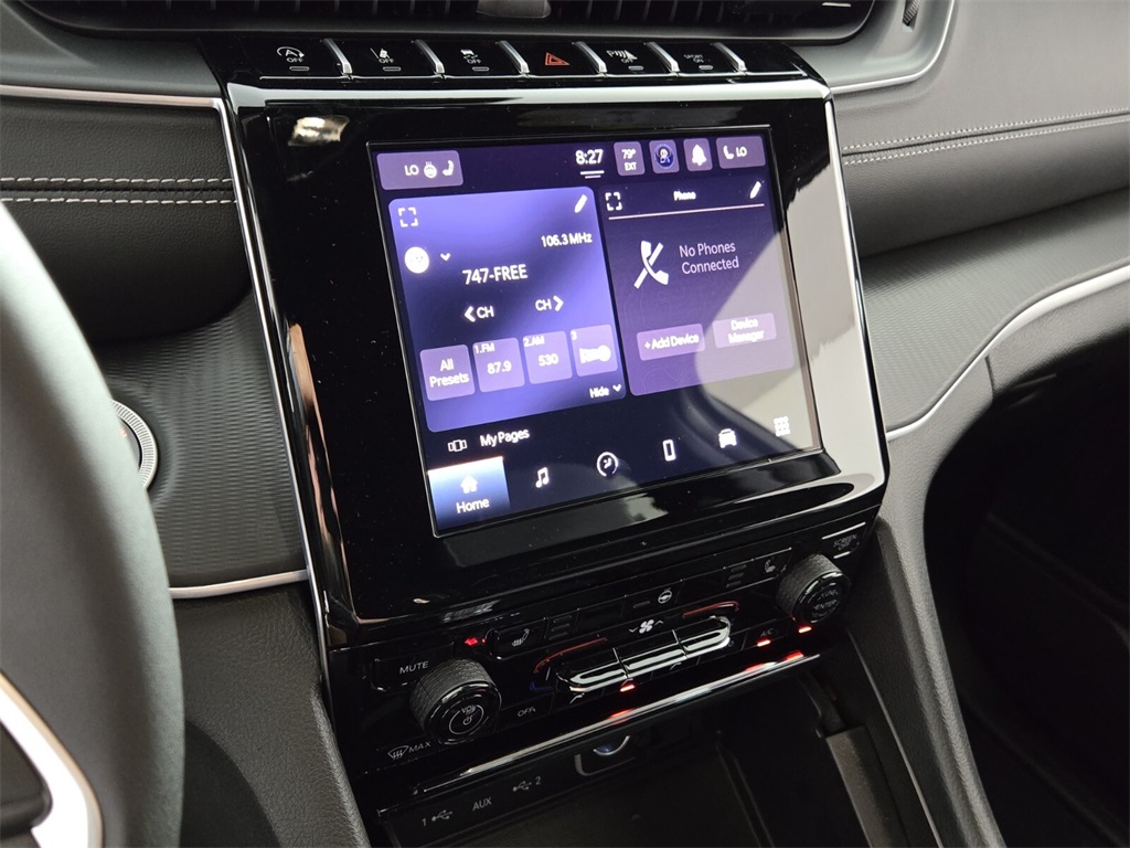 2025 Jeep Grand Cherokee Laredo Altitude photo 9