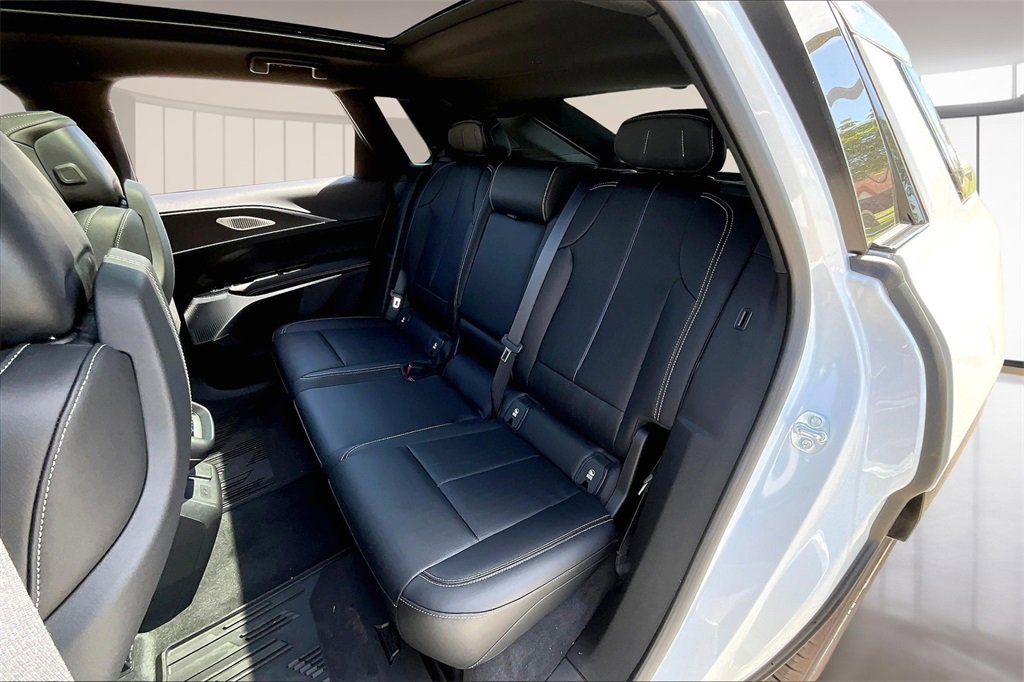 2025 Cadillac Lyriq Luxury photo 10
