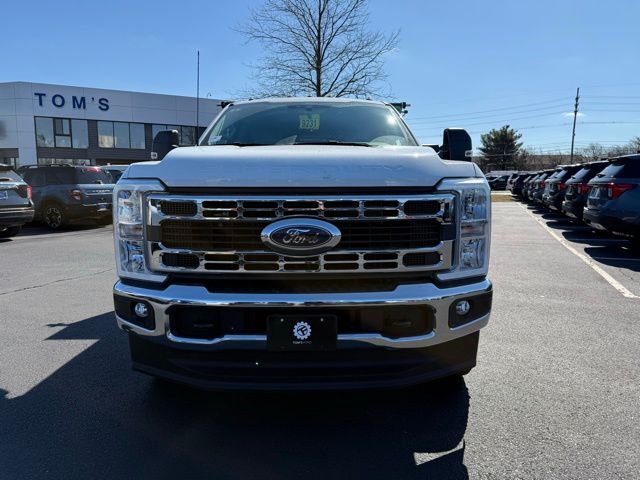 2025 Ford F-350 photo 2