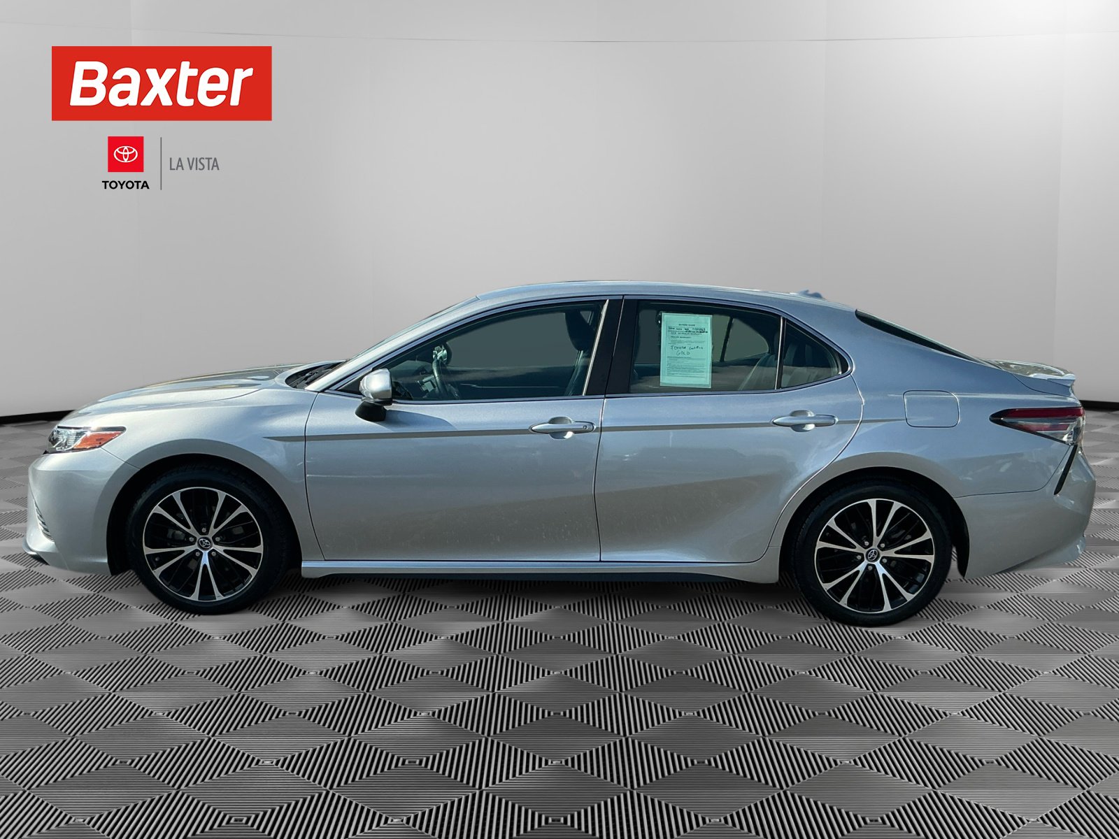 2019 Toyota Camry SE photo 5