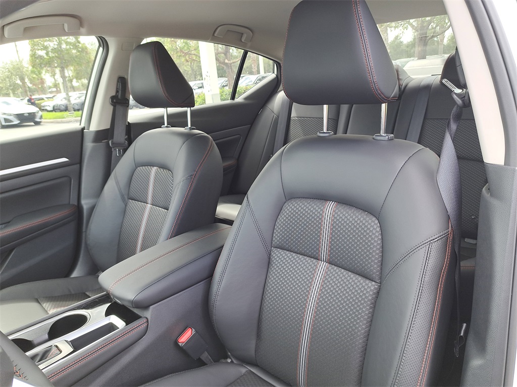 2025 Nissan Altima 2.5 SR photo 20