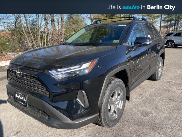 2025 Toyota RAV4 XLE's photo