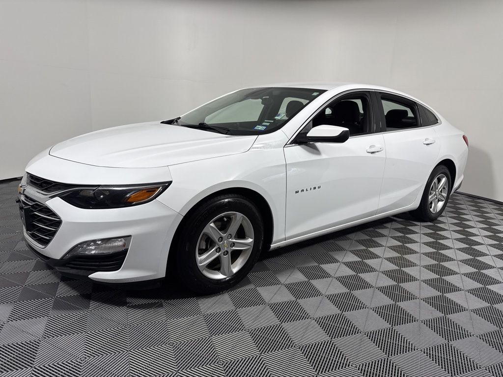 2023 Chevrolet Malibu 1LT photo 2