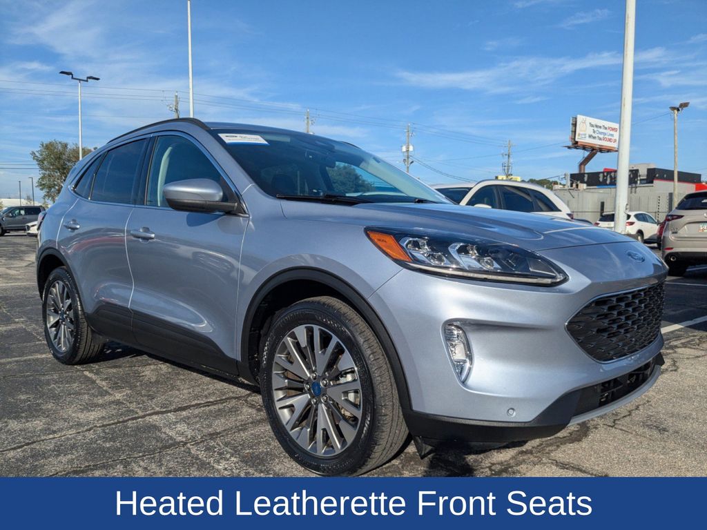 2022 Ford Escape Titanium photo 2