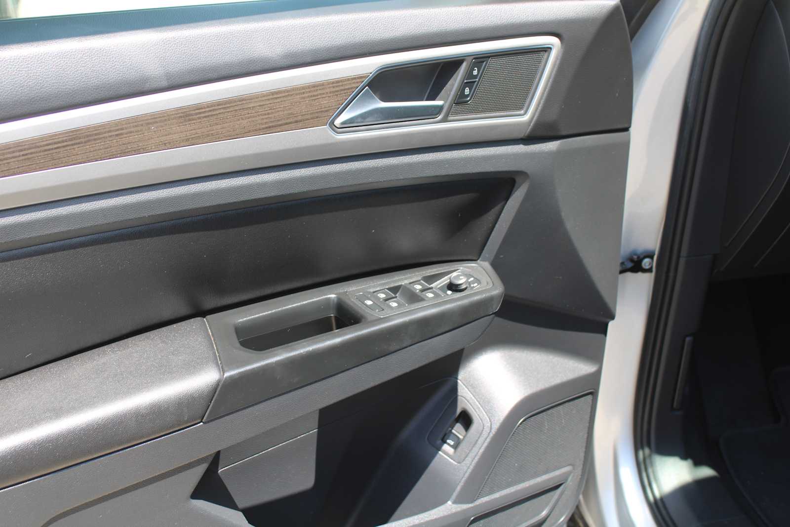 2018 Volkswagen Atlas V6 SEL photo 17