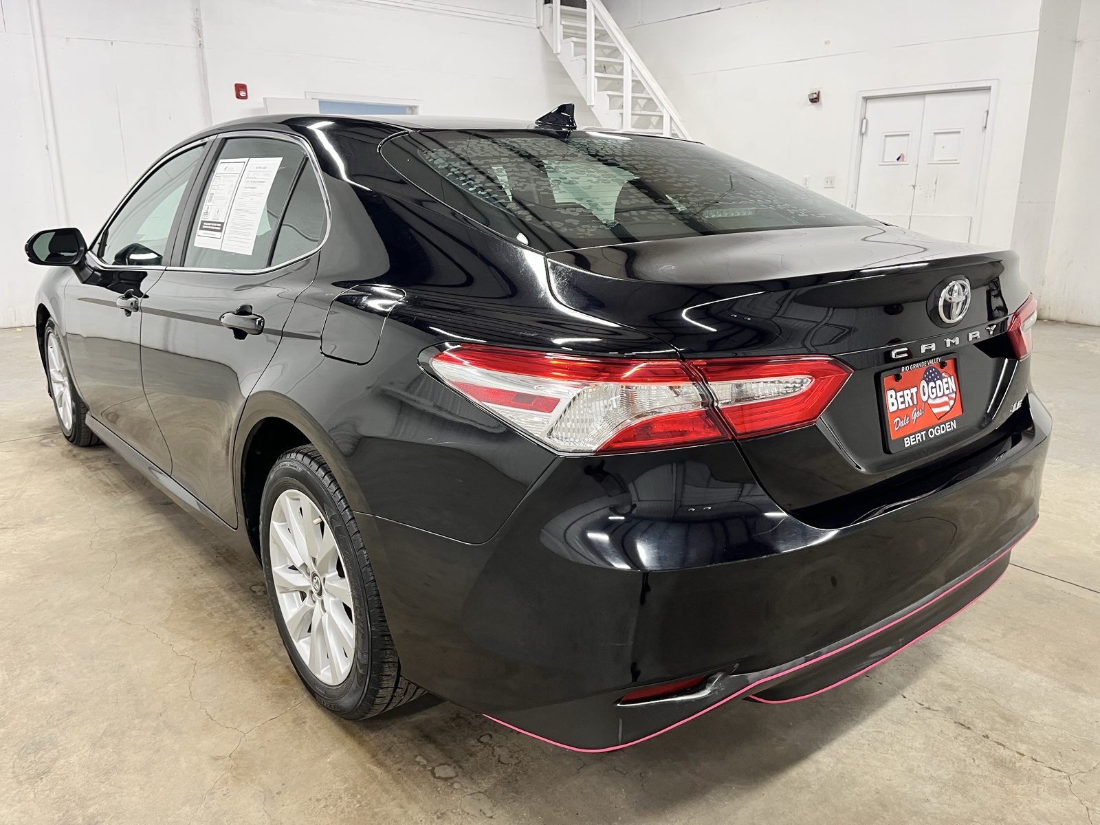 2019 Toyota Camry LE photo 2