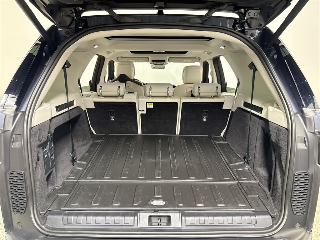 2025 Land Rover Discovery S photo 22