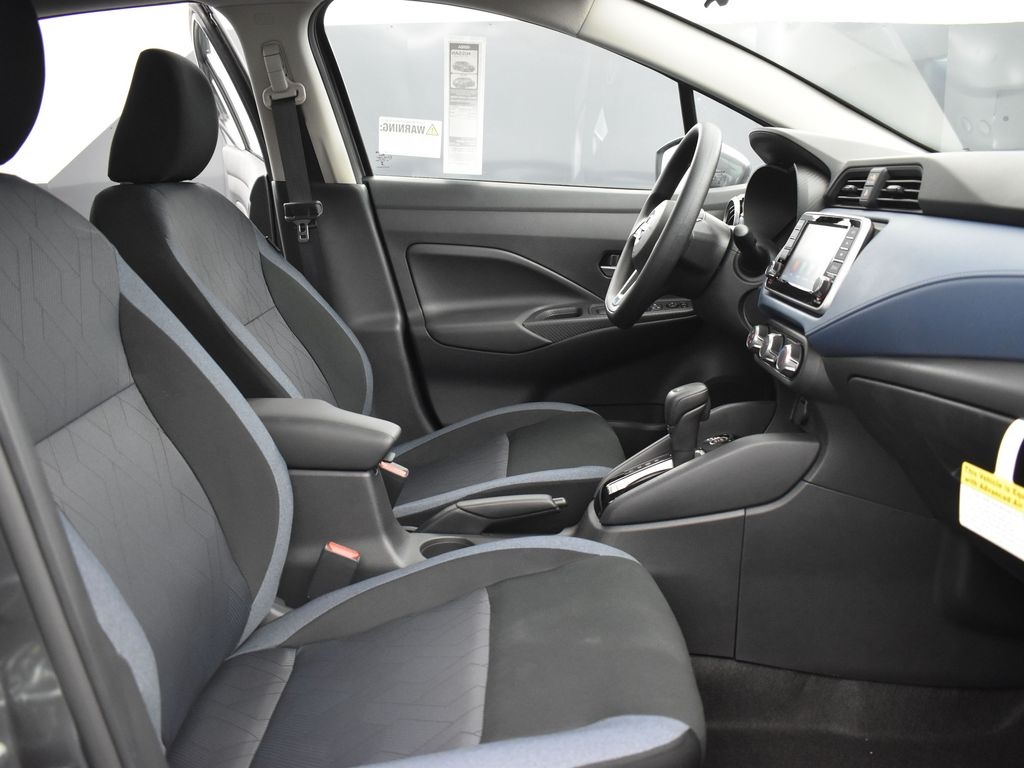 2025 Nissan Versa 1.6 SV photo 22
