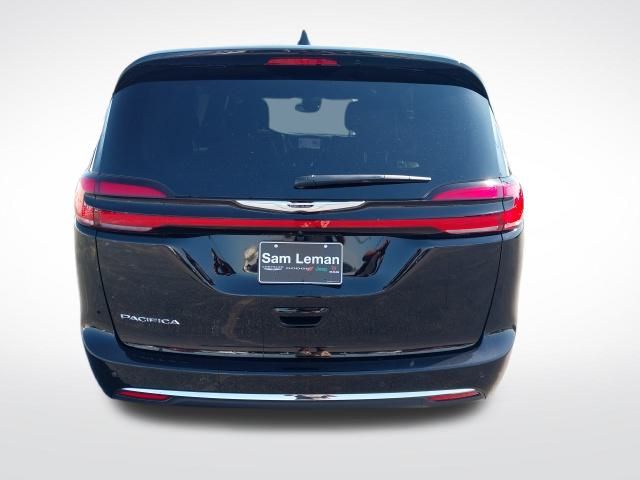 2026 Chrysler Pacifica photo 18