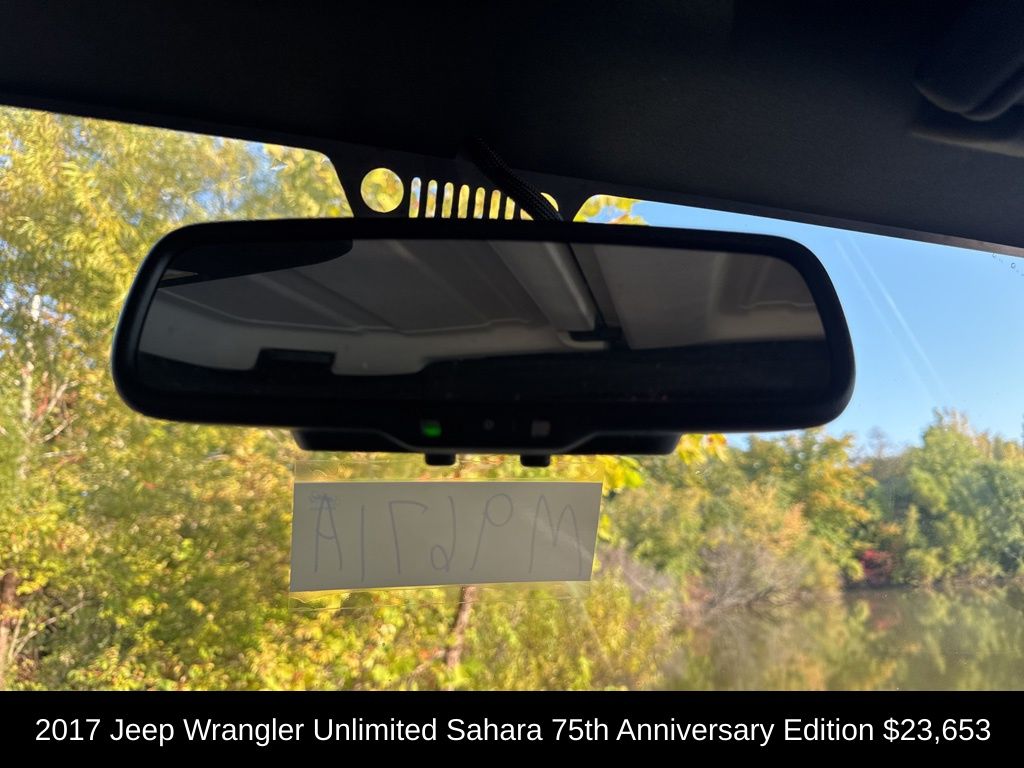 2017 Jeep Wrangler Unlimited Sahara photo 22