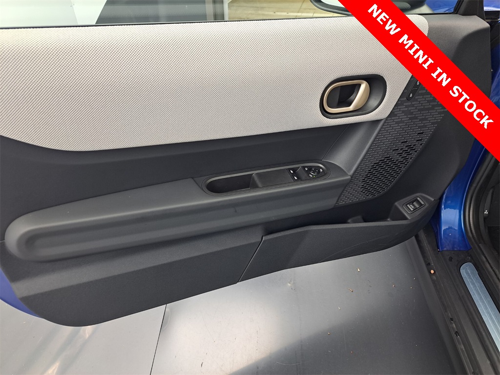 2025 Mini Cooper 2 Door Hardtop Signature photo 13