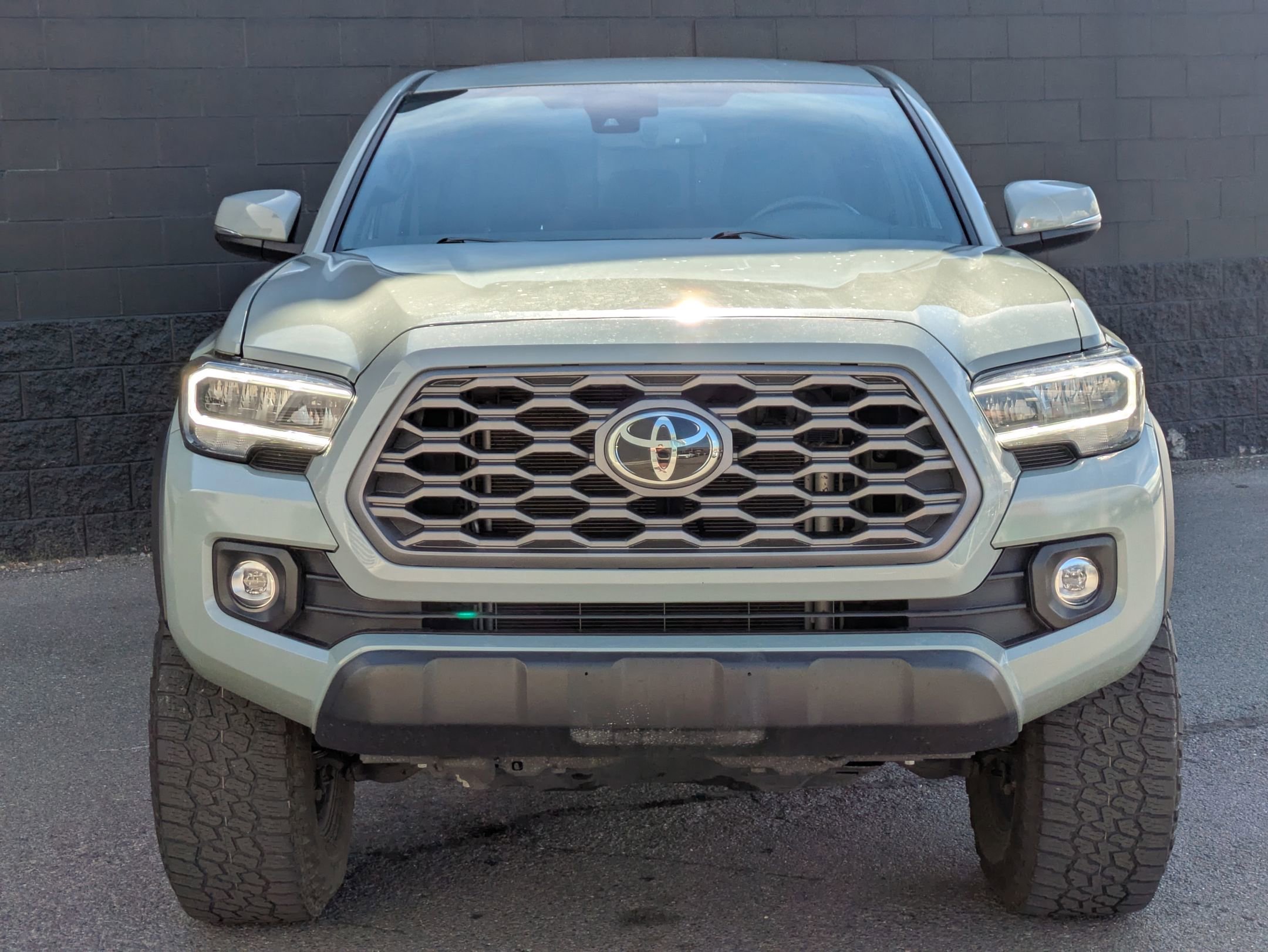 2022 Toyota Tacoma TRD Off-Road photo 2