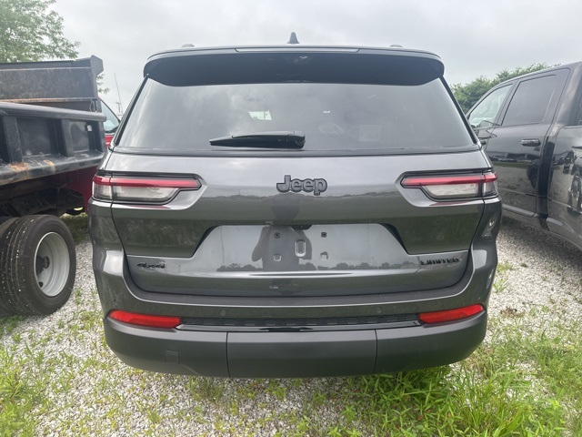 2025 Jeep Grand Cherokee Limited photo 3