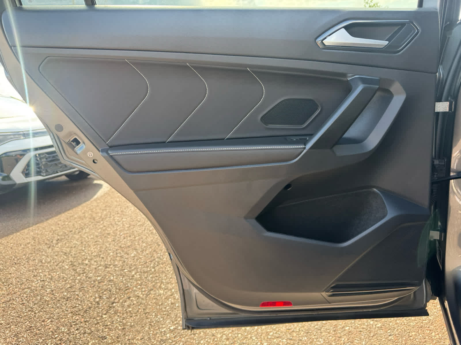 2023 Volkswagen Tiguan SE R-Line Black photo 32