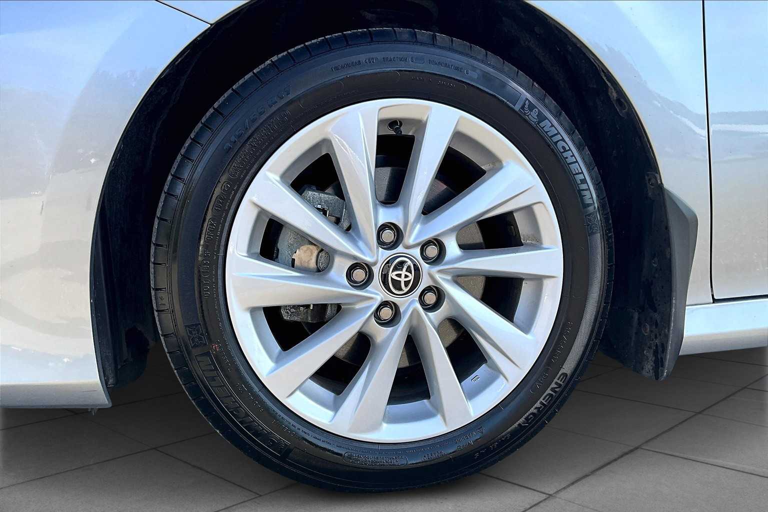 2023 Toyota Camry LE photo 10