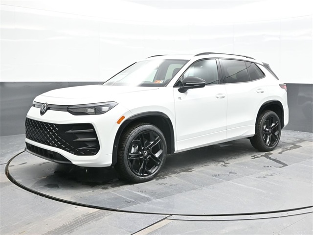 2026 Volkswagen Tiguan SE R-LINE BLACK's photo